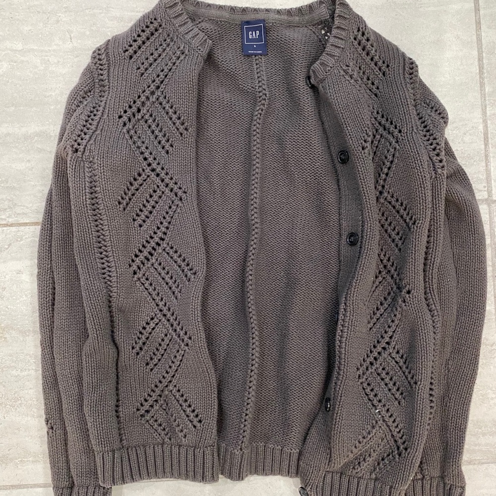 Gap sweater